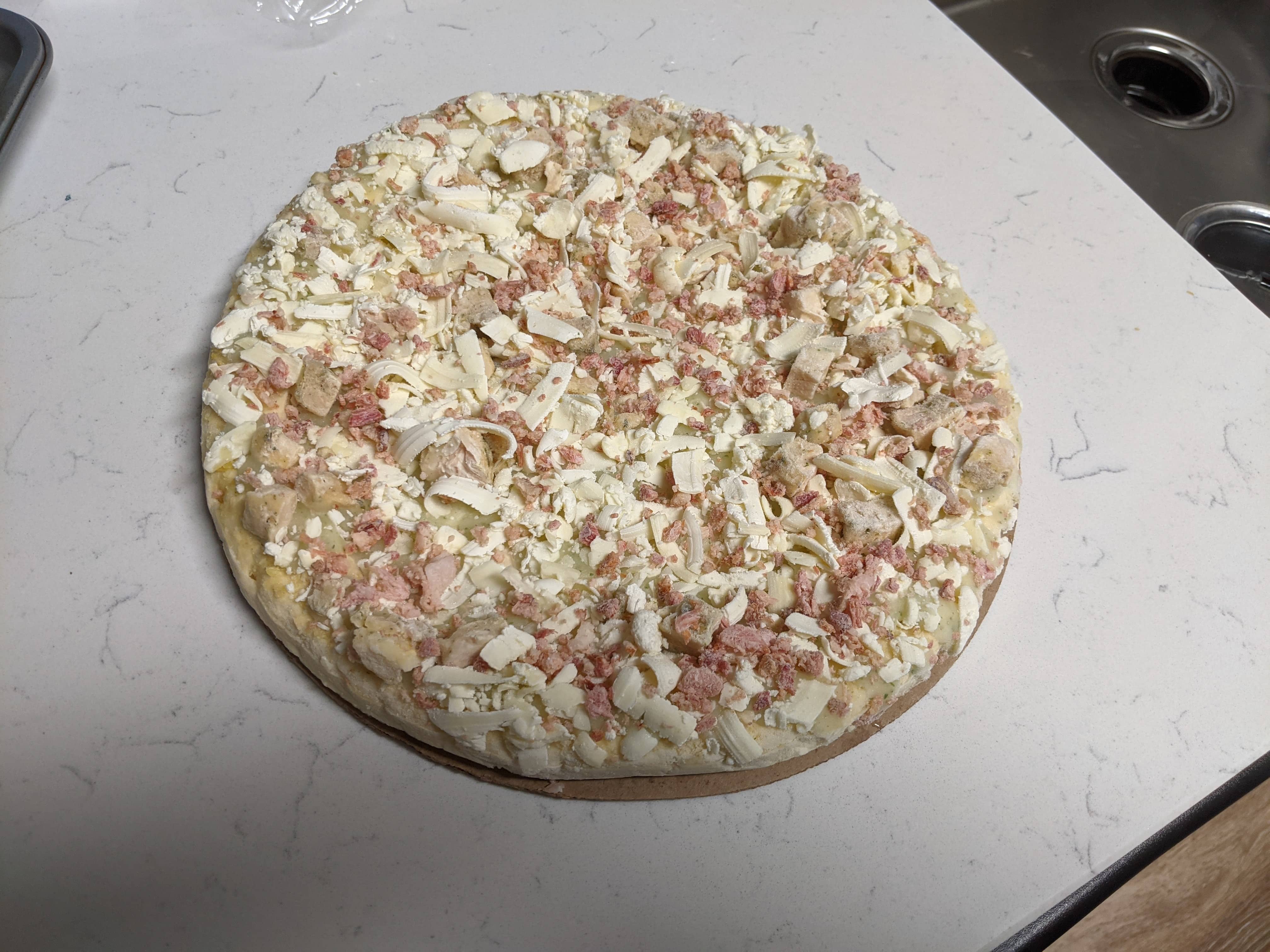 walmart-pizza-sams-choice-rising-crust-chicken-bacon-ranch-sauce-5