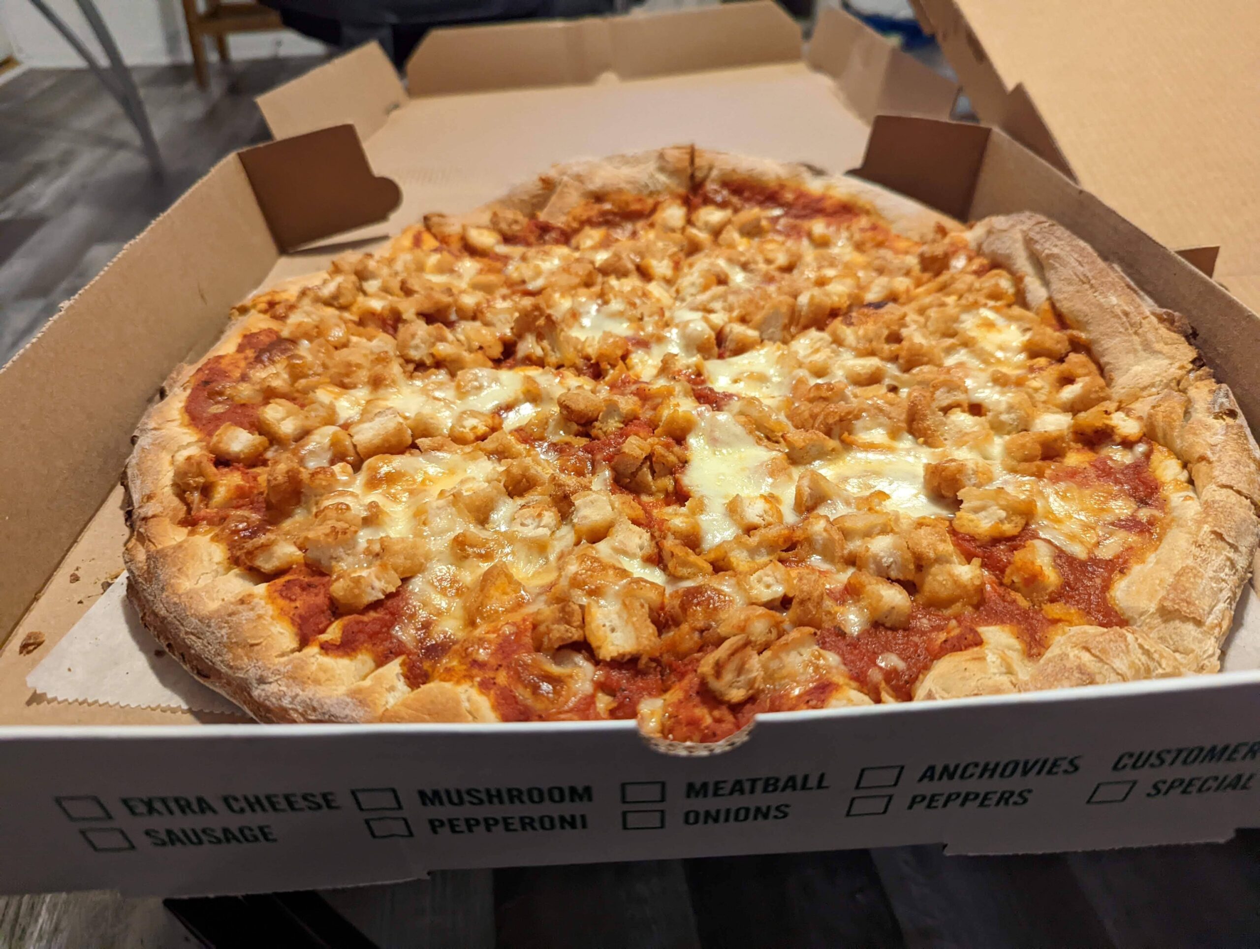 3-dominicks-large-chicken-parm-pizza